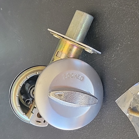 Kwikset  Used Deadbolt Door Single Cylinder Lock With 2 Keys - Picture 3 of 9